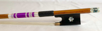 【フロッグ装飾・カラー装飾巻線】バイオリン弓 ヘルナンブコ材 4/4<巻線カラー:パープル>